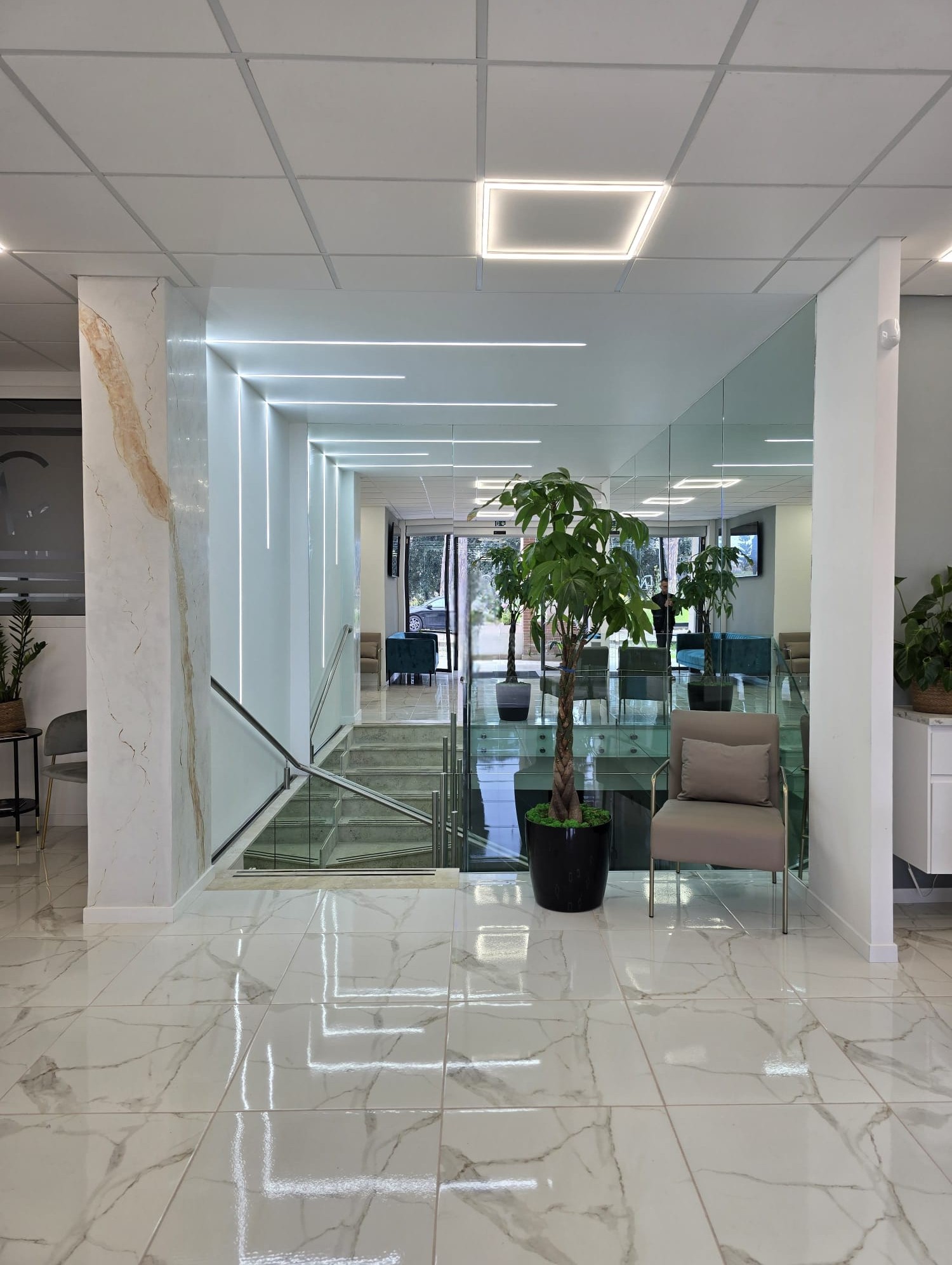 Ingresso e reception del Demostene Center a Roma Sud